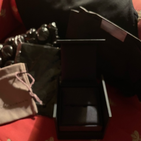 David Yurman gift wrapping set. Very nice ring or earrings gift wrapping set . - Picture 3 of 6